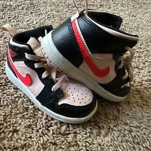 Air Jordan 1 Mid TD ‘Black Pink Crimson’